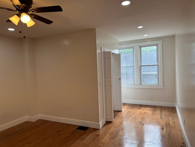 Building Photo - Great 1st Floor Duplex in Squirrel Hill! Available NOW!
