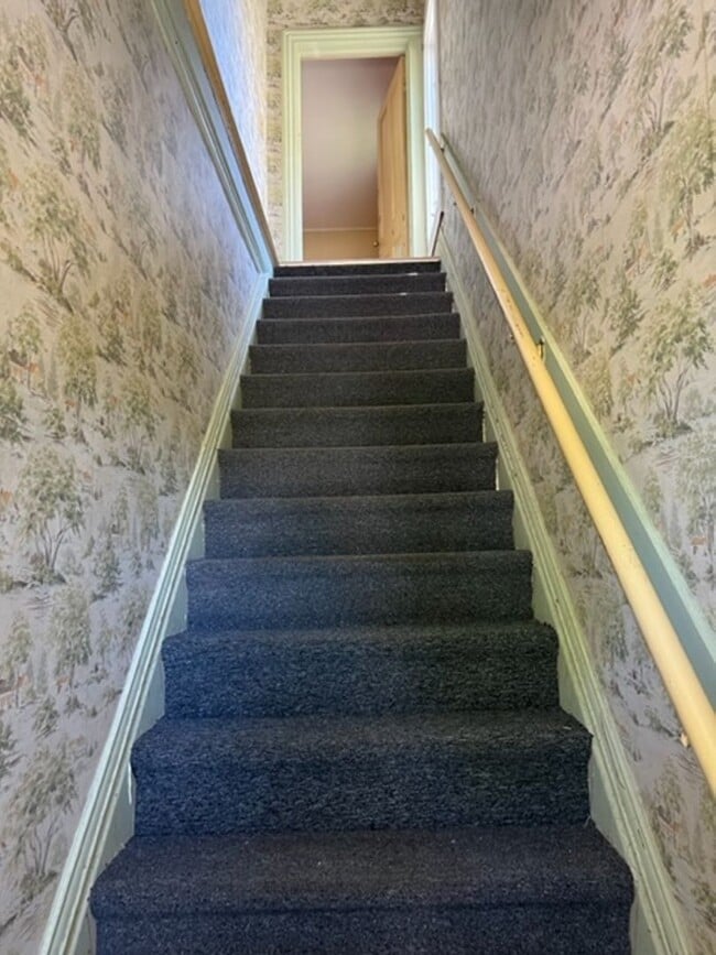 Building Photo - 654 Jefferson St