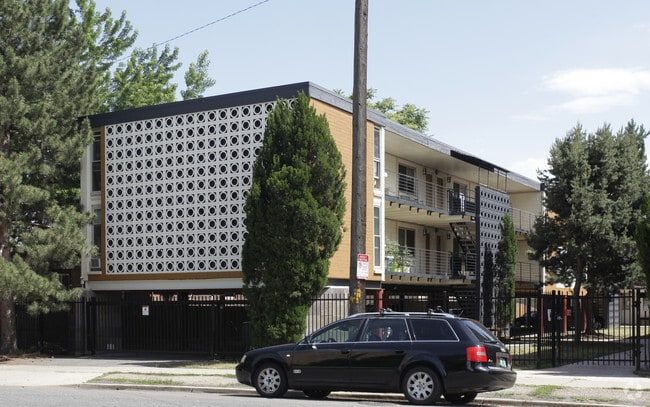 Primary Photo - The Flats on 32nd