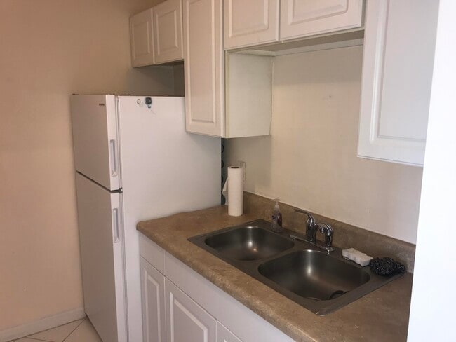 Building Photo - 2309 S Federal Hwy