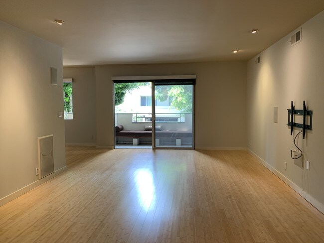 Living Room to Main Balcony - 1250 N Kings Rd