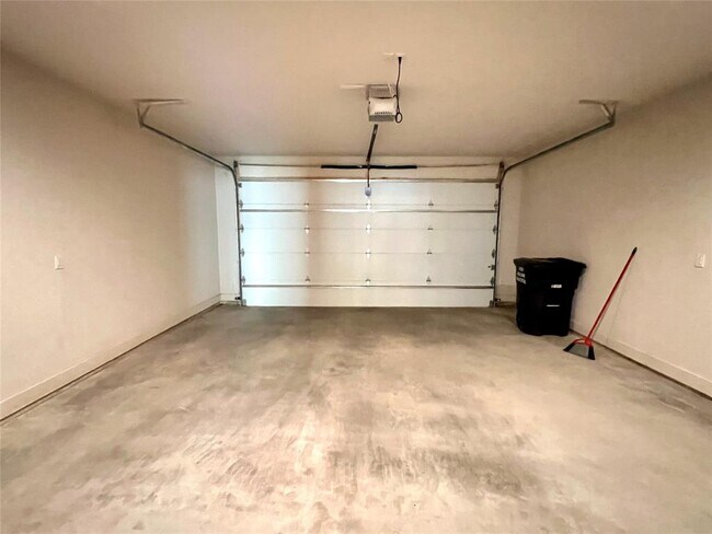 Building Photo - 3704 Kala Dr