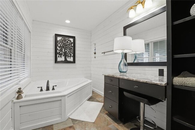Building Photo - 64 Paddock Wy