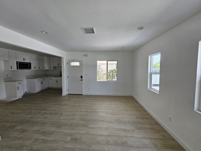 Building Photo - Denny Properties