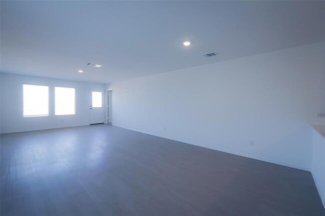 Building Photo - 308 Cowpoke Dr