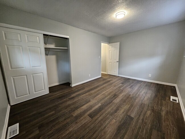 Building Photo - 6602 Lennington Dr