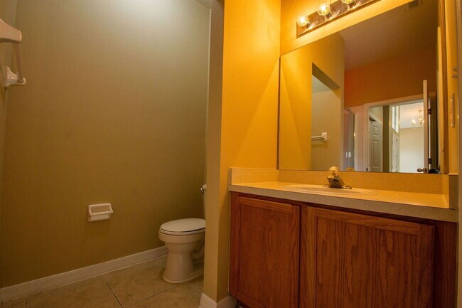 Building Photo - 421 Lockbreeze Dr