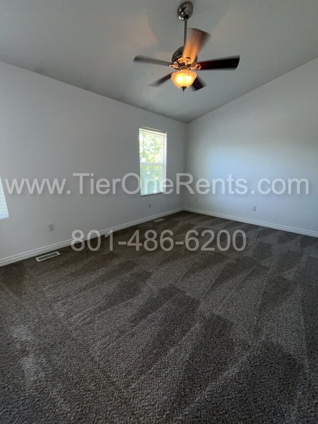 Building Photo - NO DEPOSIT option available for qualified ...