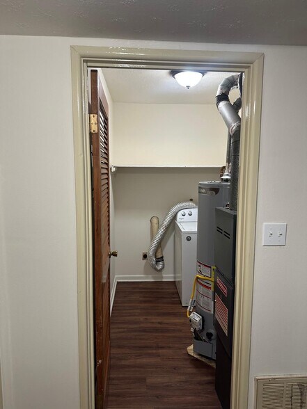 Building Photo - 3000 Fordhaven Rd