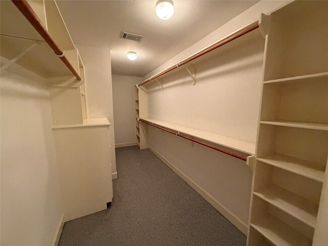 Building Photo - 8715 Meadowcroft Dr