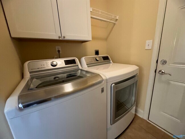 Building Photo - 475 E Mossyleaf Dr SW