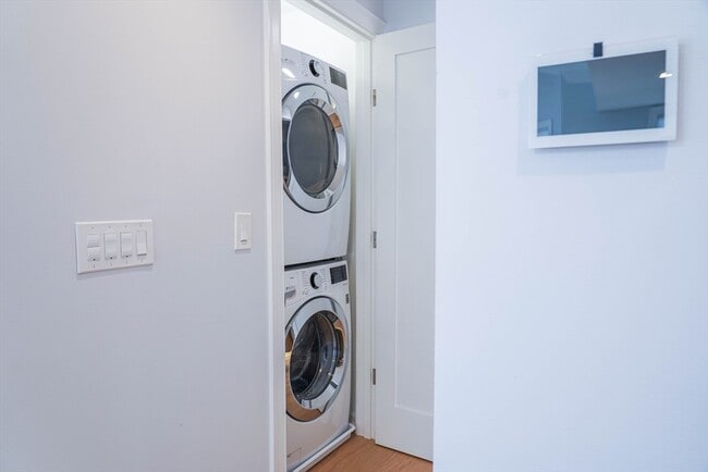 Building Photo - 135 Second St