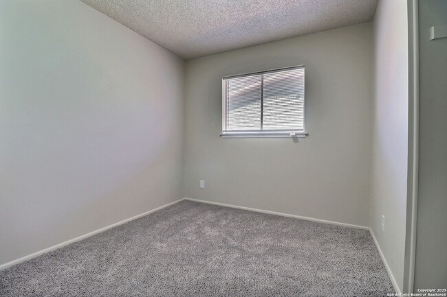 Building Photo - 304 Deborah Dr