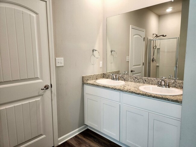 Building Photo - For Rent – 4 Bedroom, 2 Bathroom Home in W...