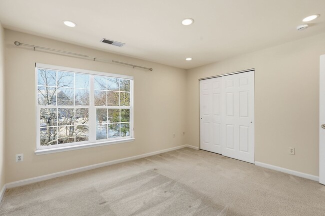 Building Photo - Unbeatable location near Lake Ridge Park and Marina, offering boating, fishing, wildlife and bird...