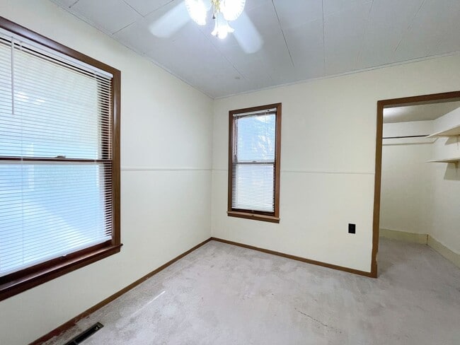 Building Photo - Large 2 bedroom home