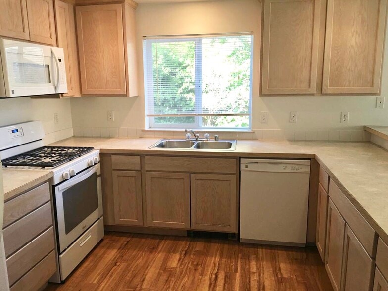 Building Photo - 7543 11th Ave NE #B