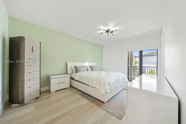 Building Photo - 4648 NW 83rd Ave