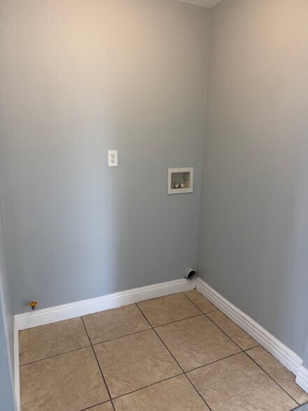 Building Photo - 238 E 73rd St