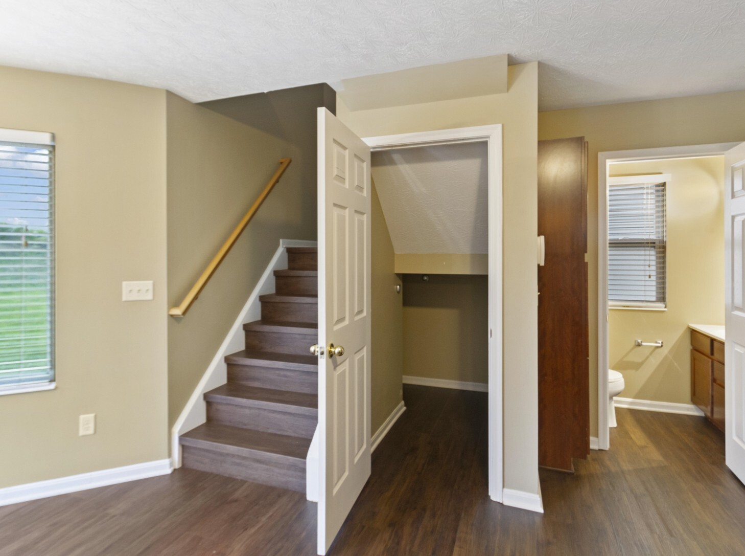 Building Photo - 5877 Hayden Dr
