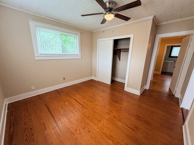 Building Photo - Spacious 4BR Downtown Lake Charles Home - Full of Character