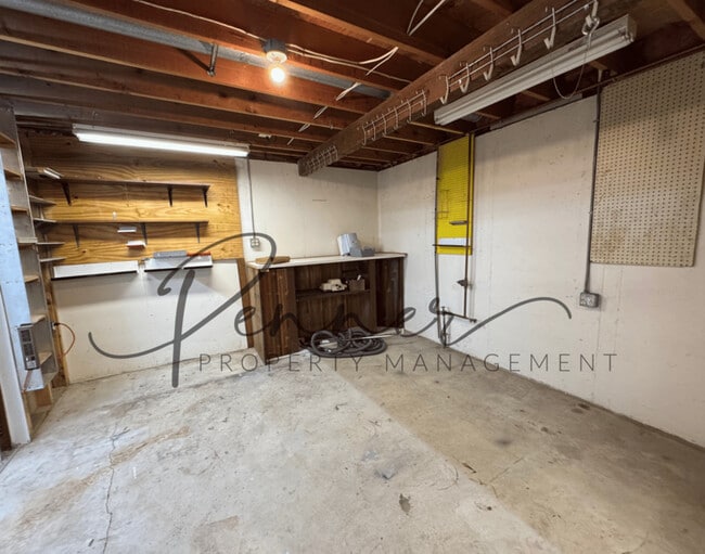 Building Photo - 625 NE St Andrews Cir