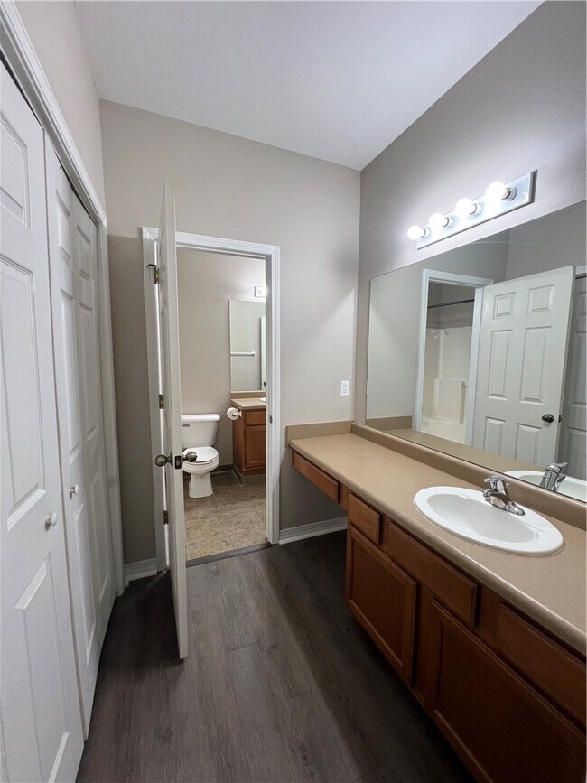 Building Photo - 3014 SE J St