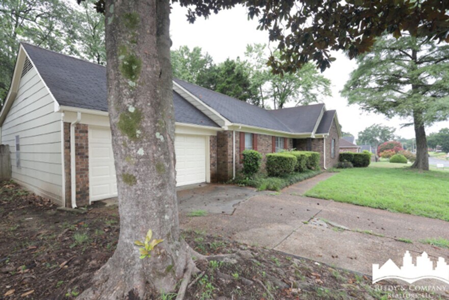 Building Photo - 5291 Twin Woods Ave