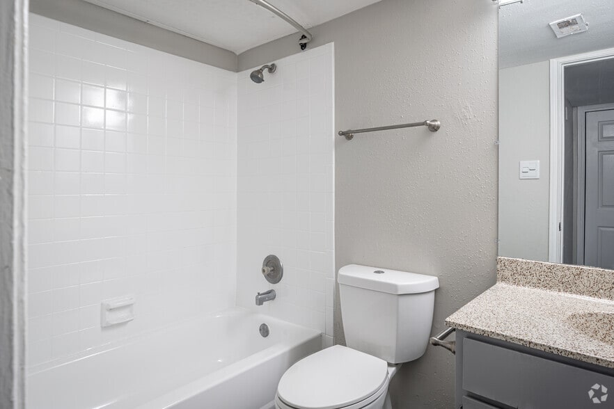 1BR, 1BA - 720SF - Aven West