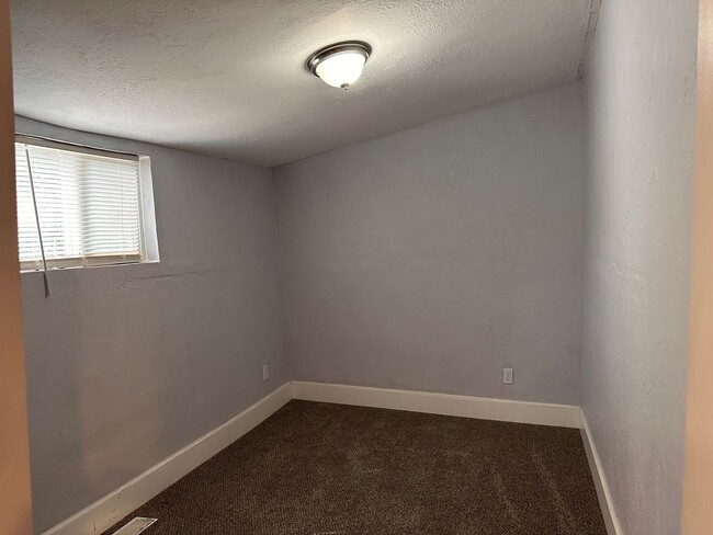 Building Photo - 3 Bedroom Home Across From Trolley Square