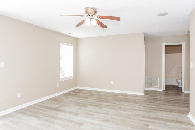 Building Photo - 7621 Blue Willow Dr