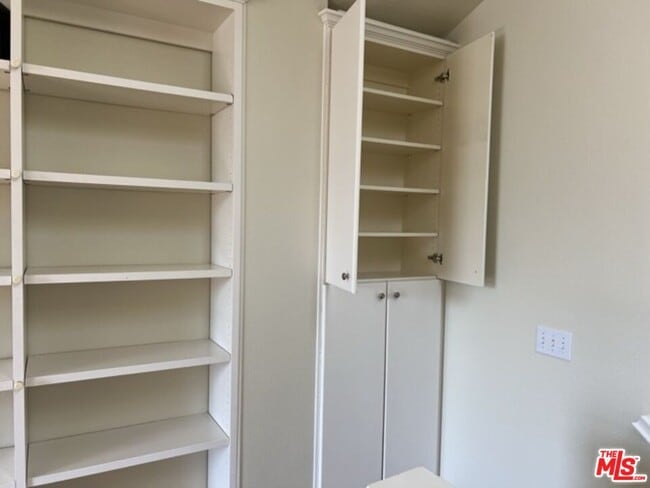 Building Photo - 729 Kenmore Cir