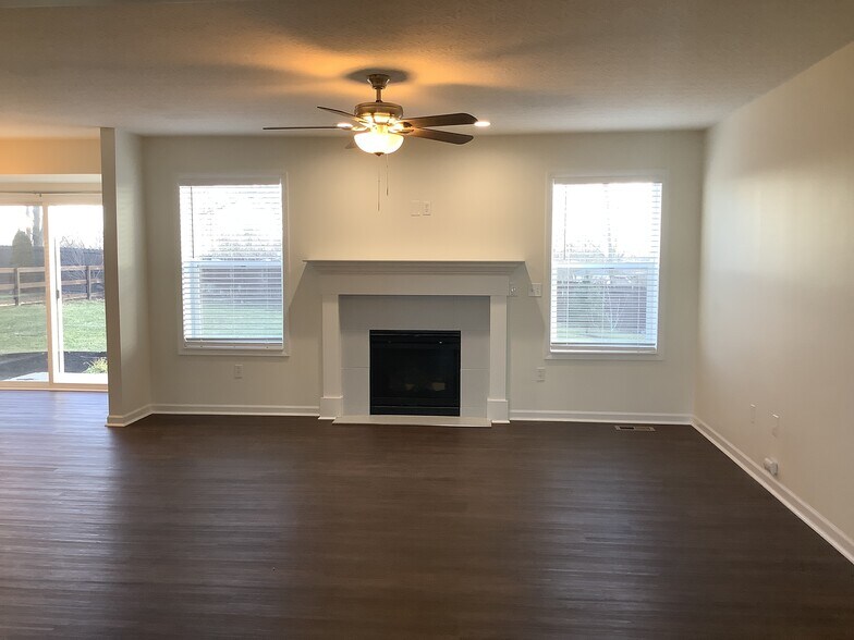 Building Photo - 9911 Codyview Dr