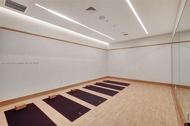 Building Photo - 2655 S Bayshore Dr