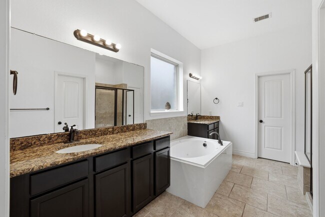 Building Photo - 135 Deerfield Meadow Dr