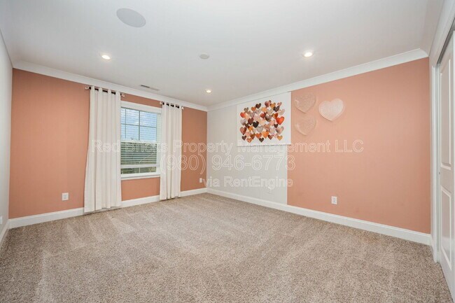 Building Photo - 19016 Yellow Birch Dr