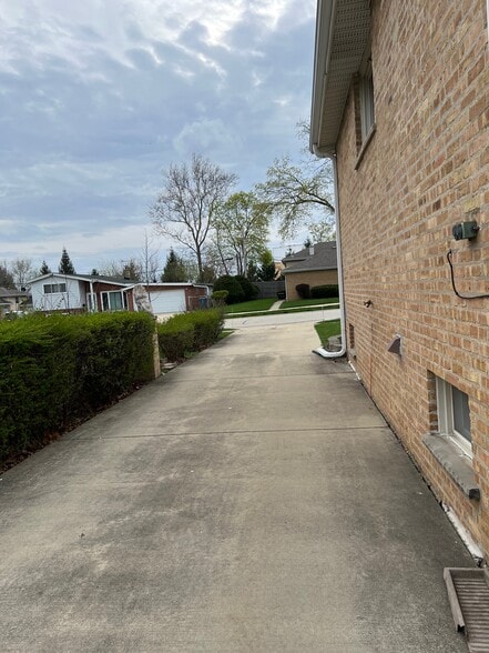 Concrete Driveway - 701 N Craig Pl