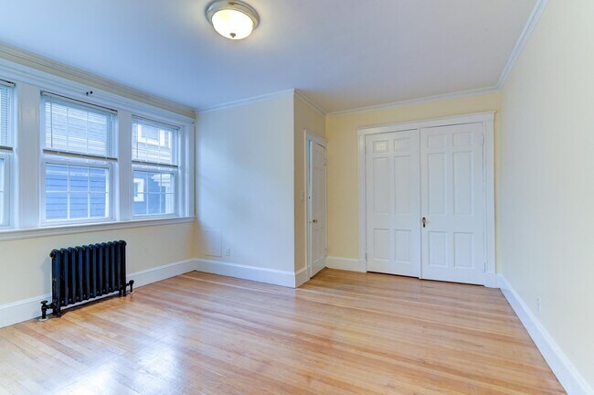 Building Photo - 17 Greenleaf St