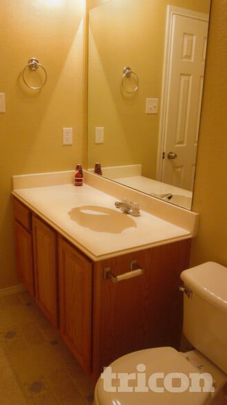 Building Photo - 1377 Meadowbrook Ln