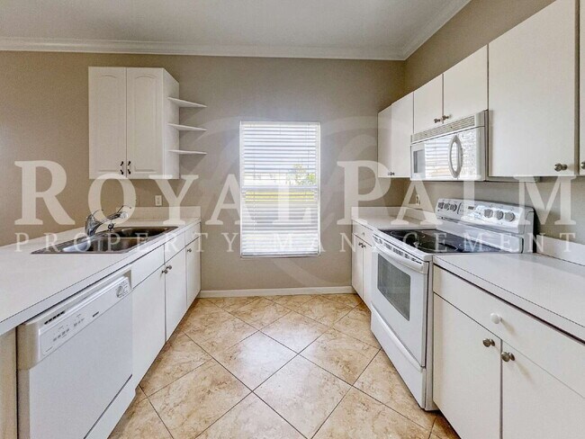 Building Photo - 906 Alfreda Ave