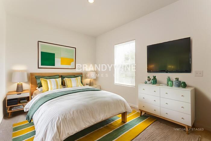 Building Photo - 1650 Effra Wy