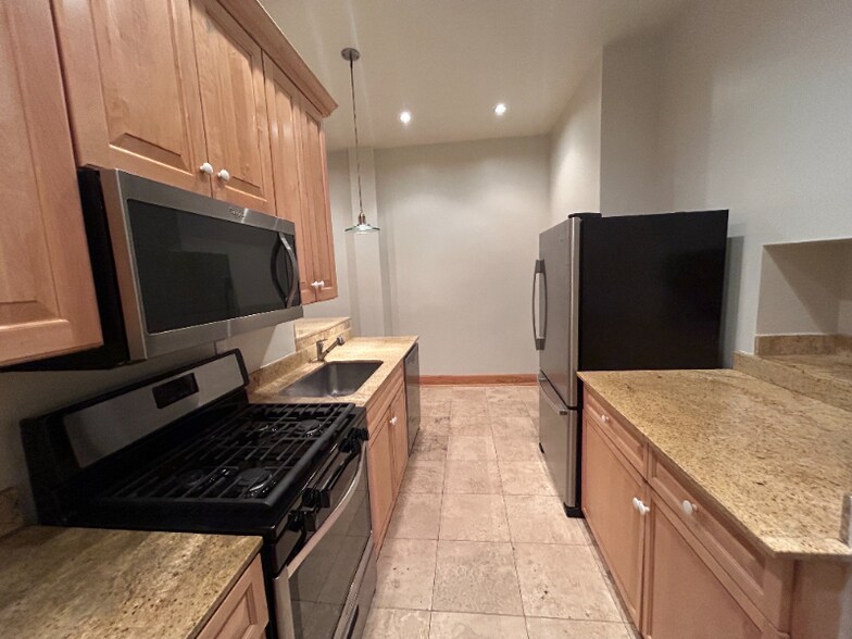 Building Photo - 6111 Fifth Ave