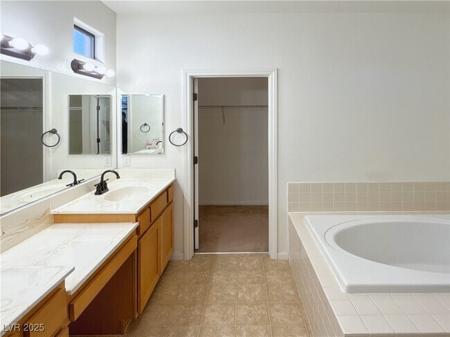 Building Photo - 3933 Bagua Ct