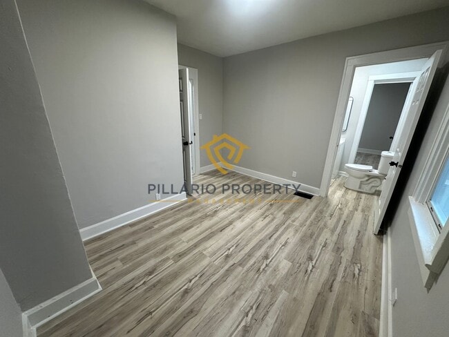 Building Photo - Welcome home to this beautiful 2 bedroom, 2 full bath in Forest Manor, just minutes from the Fair...