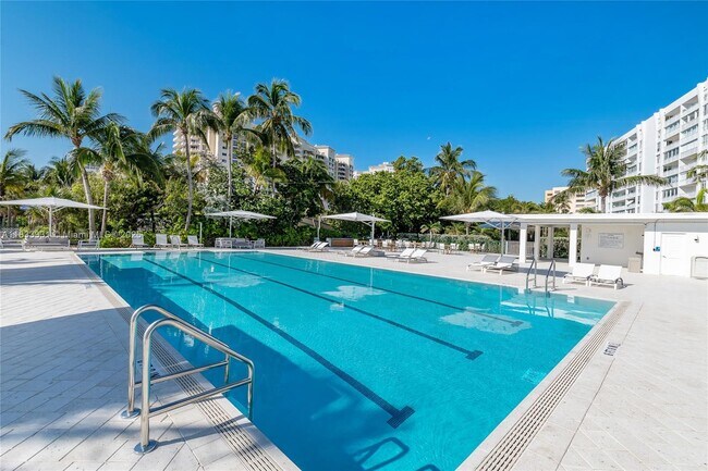 Building Photo - 613 Ocean Dr