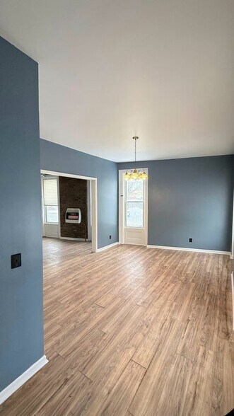 Building Photo - 12 Tyler St