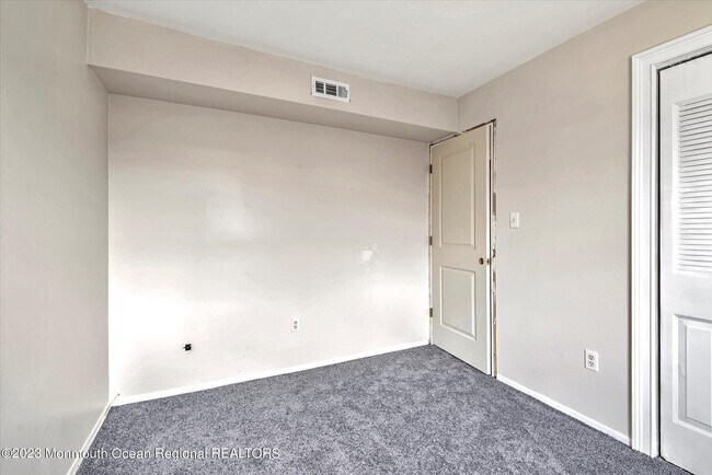 Building Photo - 250B Sawmill Rd