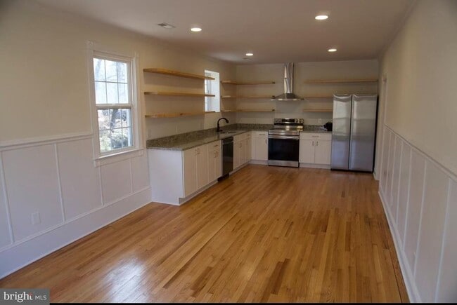 Building Photo - 906 Litchfield Rd