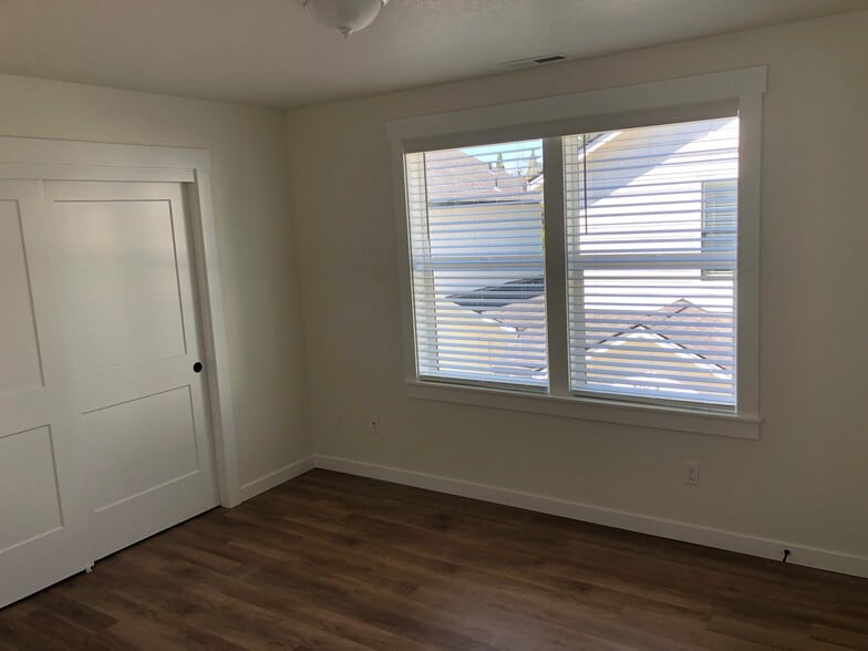 Building Photo - 10271 SE 40th Ave