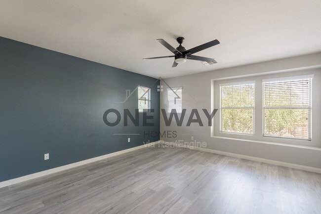 Building Photo - 1057 S Deerfield Ln